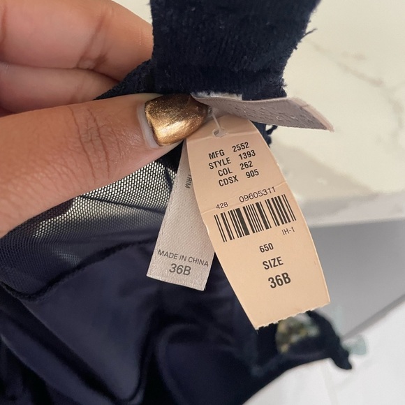 Victoria Secret - Picture 2 of 5